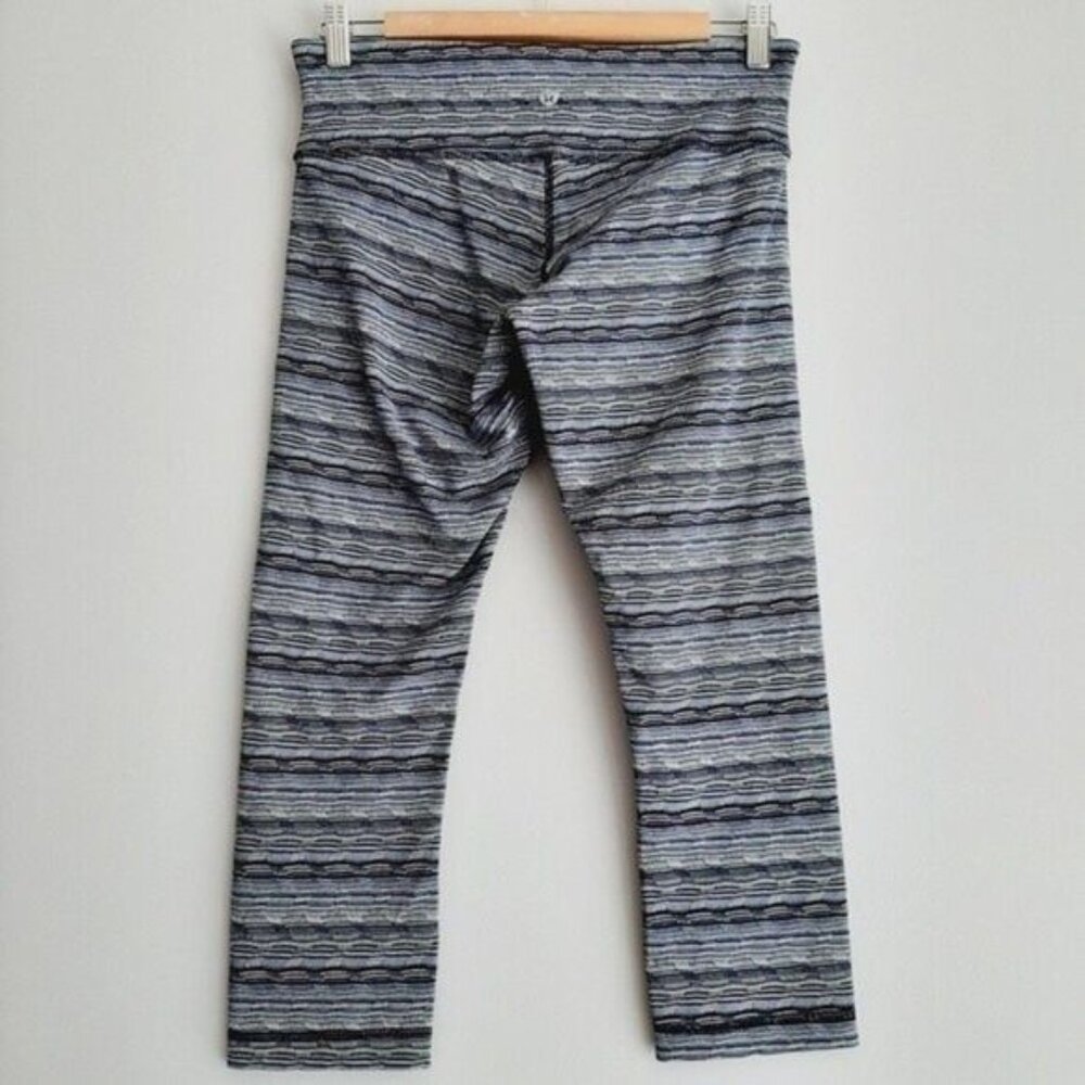 LULULEMON Athletic Crop Leggings Blue & White Sz 8 Flawed - Picture 6 of 11